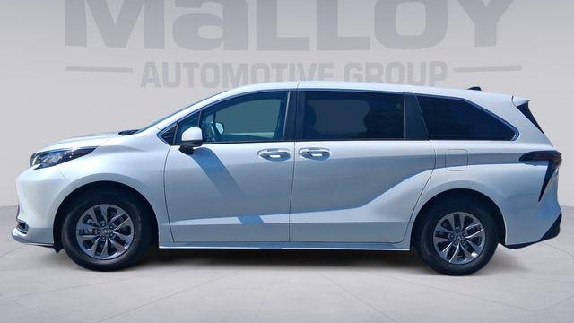 2023 Toyota Sienna XLE 8-Passenger