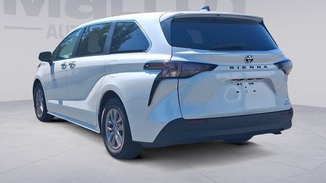 2023 Toyota Sienna XLE 8-Passenger