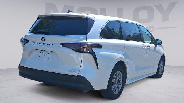 2023 Toyota Sienna XLE 8-Passenger