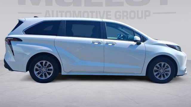 2023 Toyota Sienna XLE 8-Passenger
