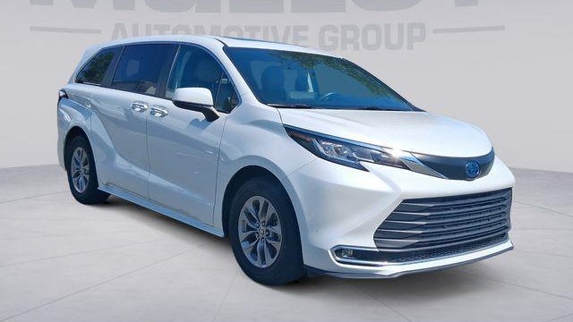 2023 Toyota Sienna XLE 8-Passenger