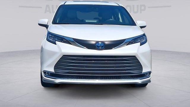 2023 Toyota Sienna XLE 8-Passenger