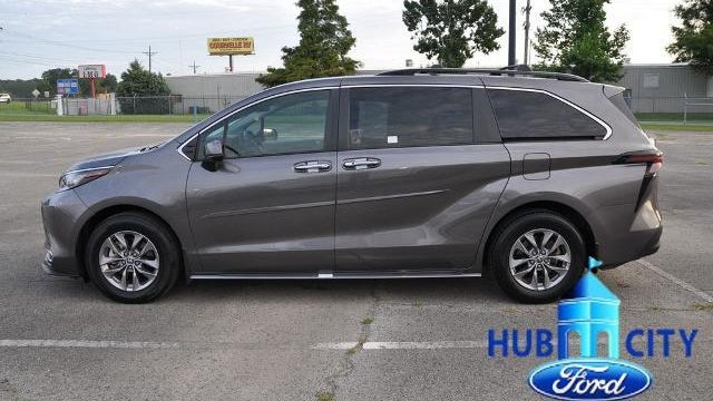 2023 Toyota Sienna XLE 8-Passenger