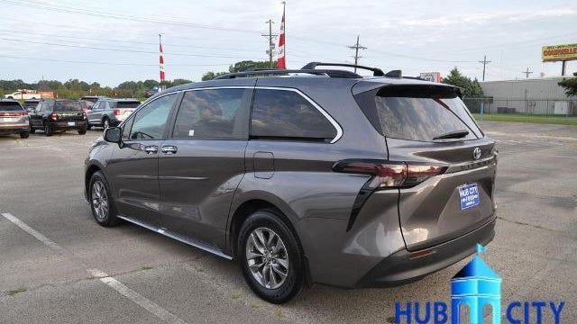 2023 Toyota Sienna XLE 8-Passenger