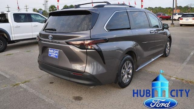 2023 Toyota Sienna XLE 8-Passenger