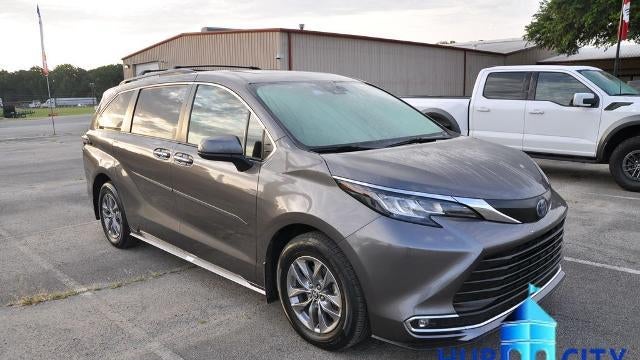 2023 Toyota Sienna XLE 8-Passenger