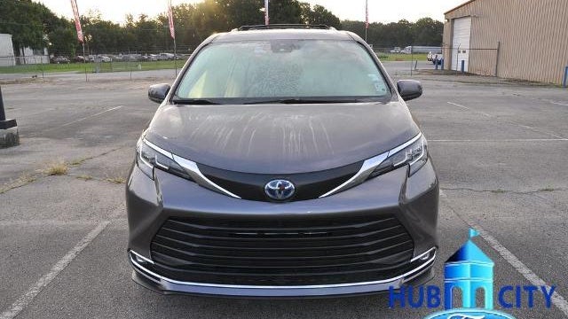 2023 Toyota Sienna XLE 8-Passenger