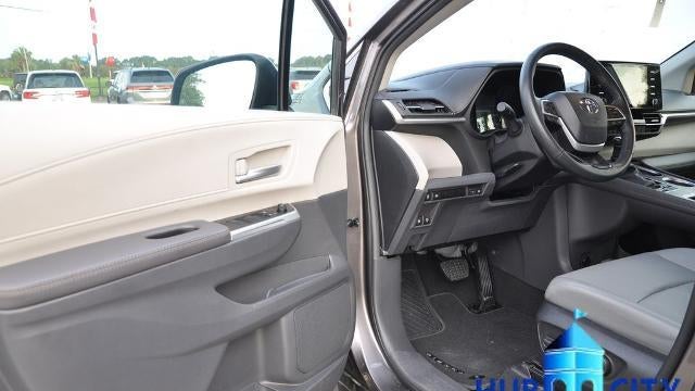 2023 Toyota Sienna XLE 8-Passenger