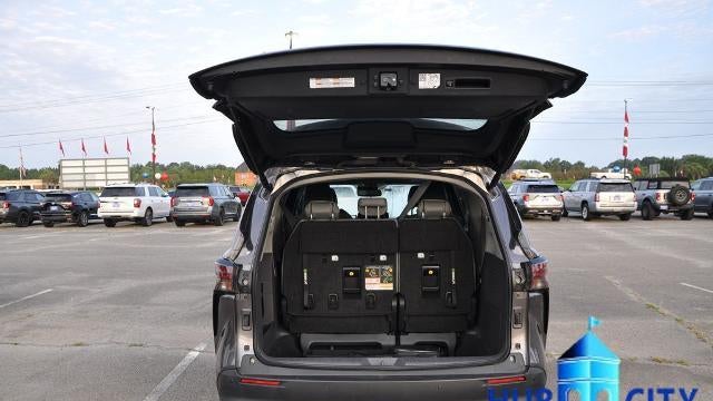2023 Toyota Sienna XLE 8-Passenger