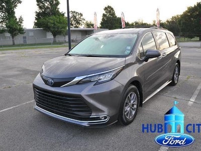 2023 Toyota Sienna XLE 8-Passenger 4DR Mini-Van