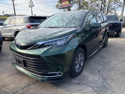 2024 Toyota Sienna XLE 8-Passenger 4DR Mini-Van