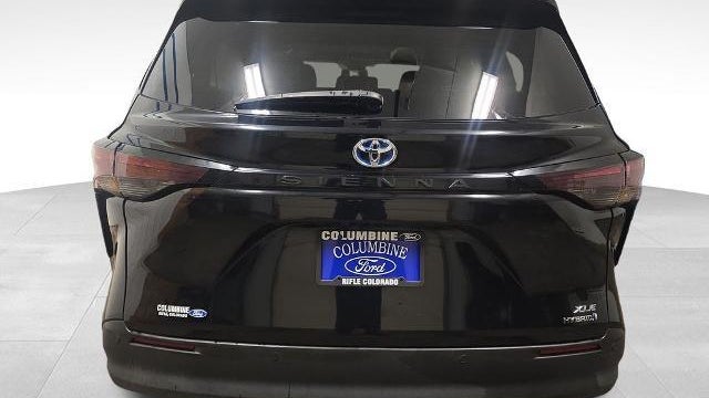 2024 Toyota Sienna XLE 8-Passenger