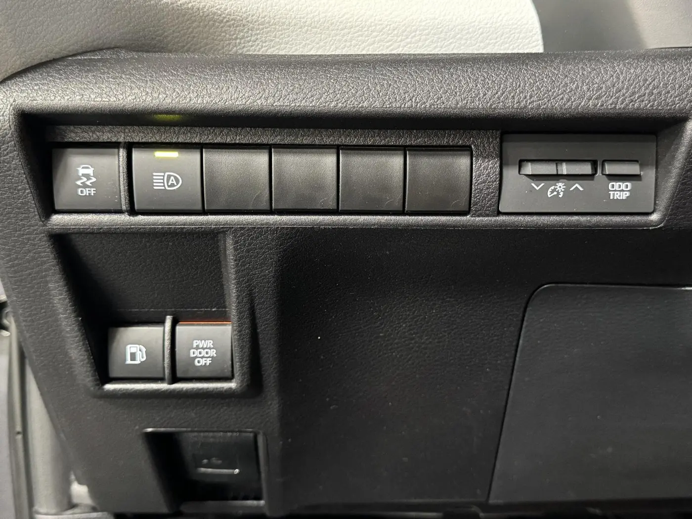 2025 Toyota Sienna - $43,698