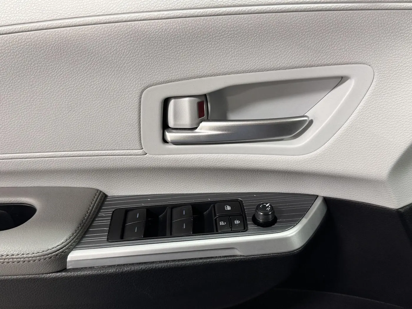 2025 Toyota Sienna - $43,698