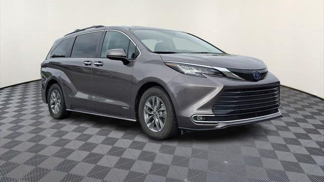 Preowned 2021 Toyota Sienna XLE 7-Passenger for Sale