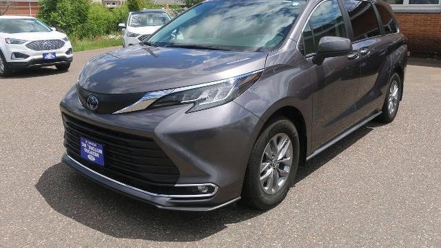 2023 Toyota Sienna XLE 7-Passenger