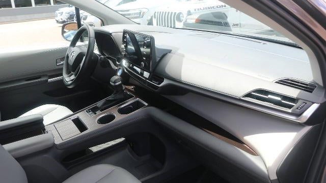 2023 Toyota Sienna XLE 7-Passenger
