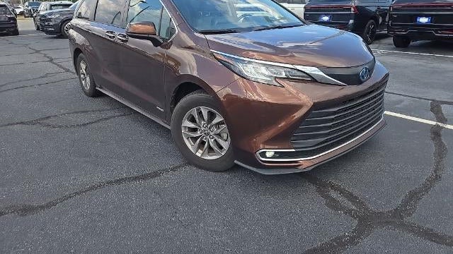 Preowned 2021 Toyota Sienna XLE 7-Passenger for Sale