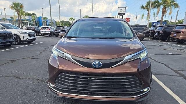 2021 Toyota Sienna XLE 7-Passenger