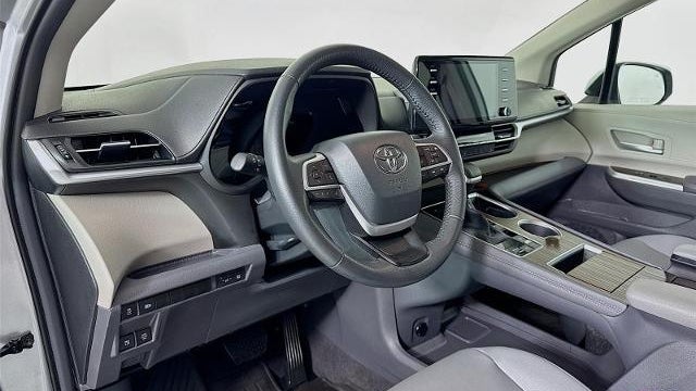 2024 Toyota Sienna XLE 7-Passenger