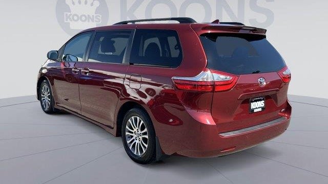 2018 Toyota Sienna XLE 8-Passenger