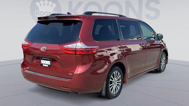 2018 Toyota Sienna XLE 8-Passenger