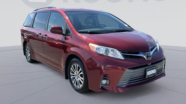 2018 Toyota Sienna XLE 8-Passenger