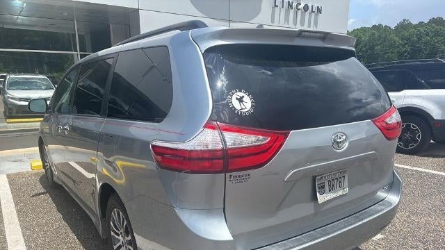 2018 Toyota Sienna XLE 7-Passenger Auto Access Seat