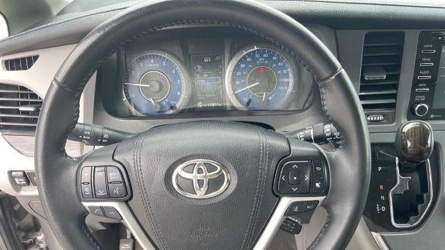 2018 Toyota Sienna XLE 7-Passenger Auto Access Seat