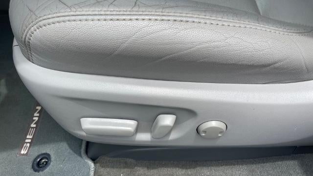 2018 Toyota Sienna XLE 7-Passenger Auto Access Seat
