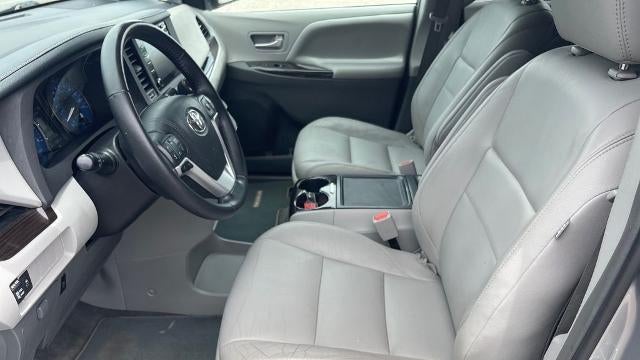 2018 Toyota Sienna XLE 7-Passenger Auto Access Seat
