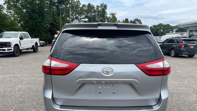 2018 Toyota Sienna XLE 7-Passenger Auto Access Seat