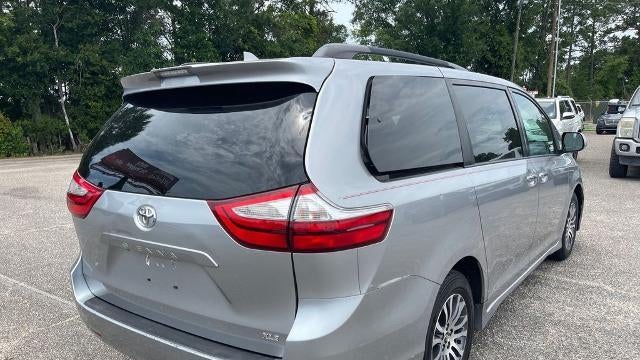 2018 Toyota Sienna XLE 7-Passenger Auto Access Seat