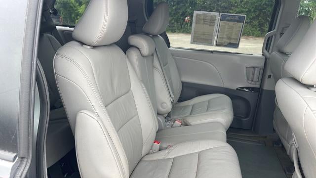 2018 Toyota Sienna XLE 7-Passenger Auto Access Seat