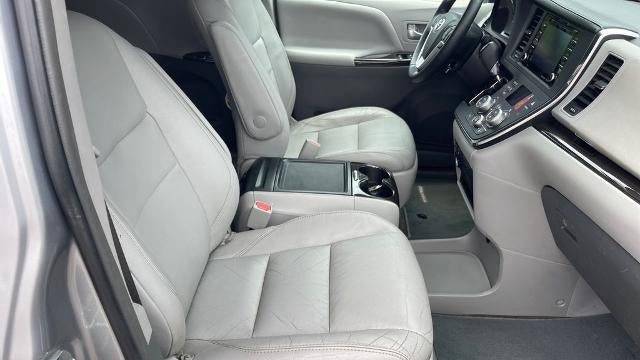 2018 Toyota Sienna XLE 7-Passenger Auto Access Seat