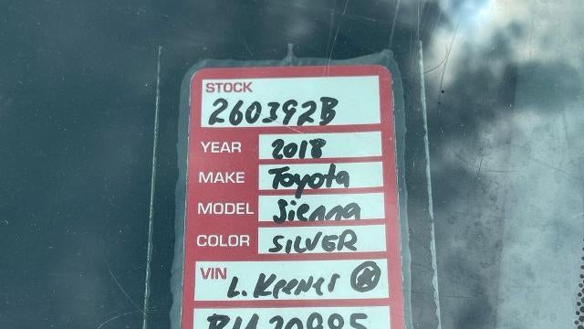 2018 Toyota Sienna XLE 7-Passenger Auto Access Seat