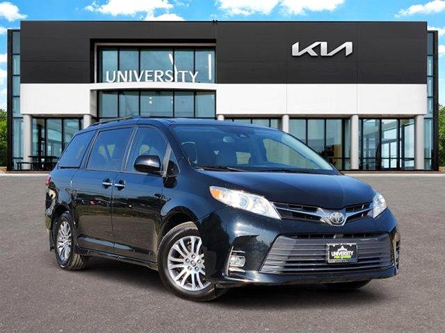 2018 Toyota Sienna - $18,995