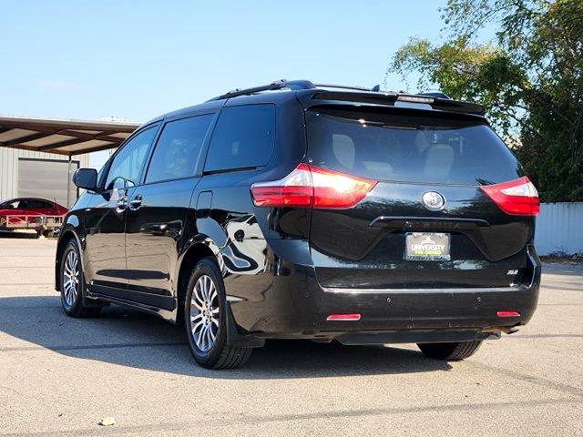 2018 Toyota Sienna - $18,995