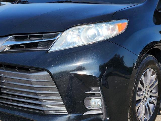 2018 Toyota Sienna - $18,995