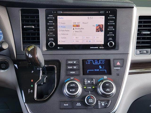 2018 Toyota Sienna - $18,995