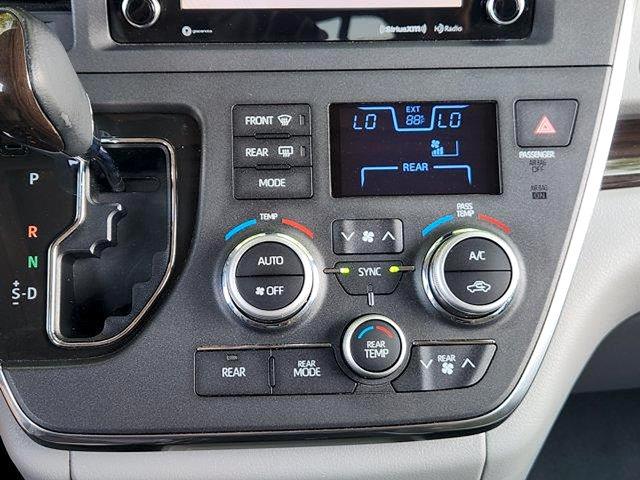 2018 Toyota Sienna - $18,995