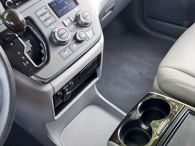 2018 Toyota Sienna - $18,995