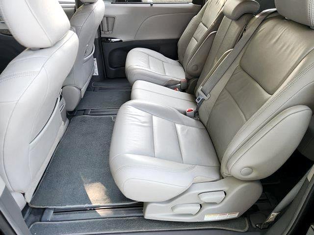 2018 Toyota Sienna - $18,995