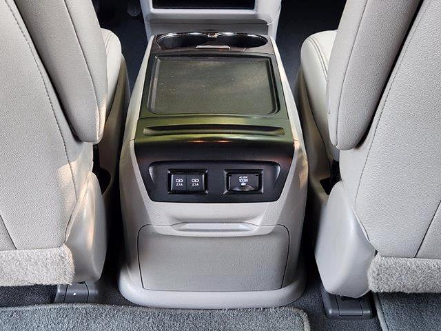 2018 Toyota Sienna - $18,995