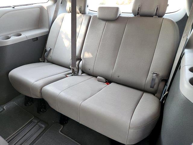 2018 Toyota Sienna - $18,995