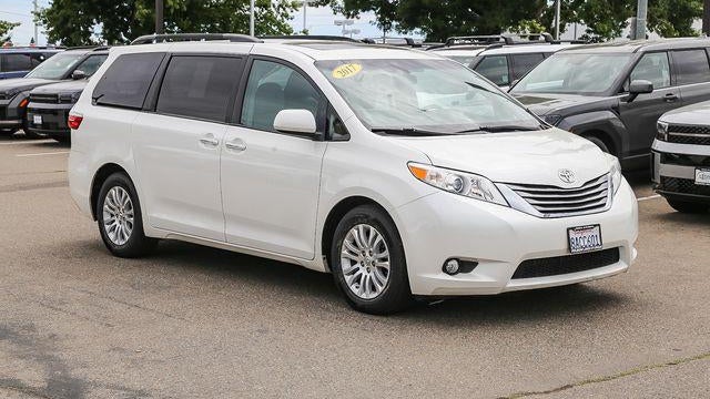 2017 Toyota Sienna XLE Premium 8-Passenger