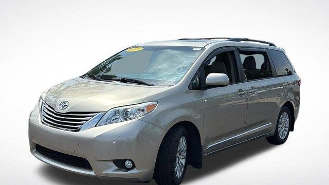 2017 Toyota Sienna XLE 7-Passenger Auto Access Seat