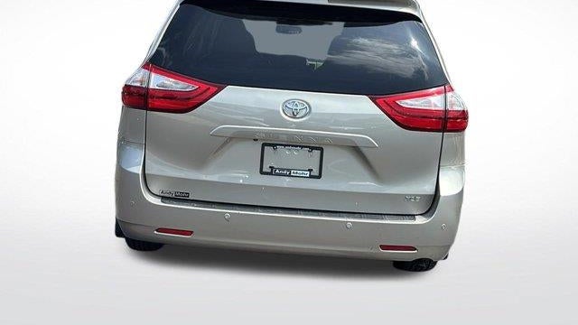 2017 Toyota Sienna XLE 7-Passenger Auto Access Seat