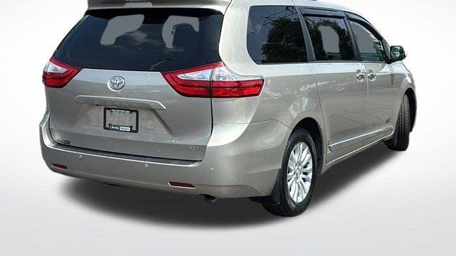 2017 Toyota Sienna XLE 7-Passenger Auto Access Seat
