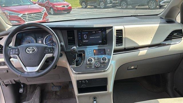 2017 Toyota Sienna XLE 7-Passenger Auto Access Seat